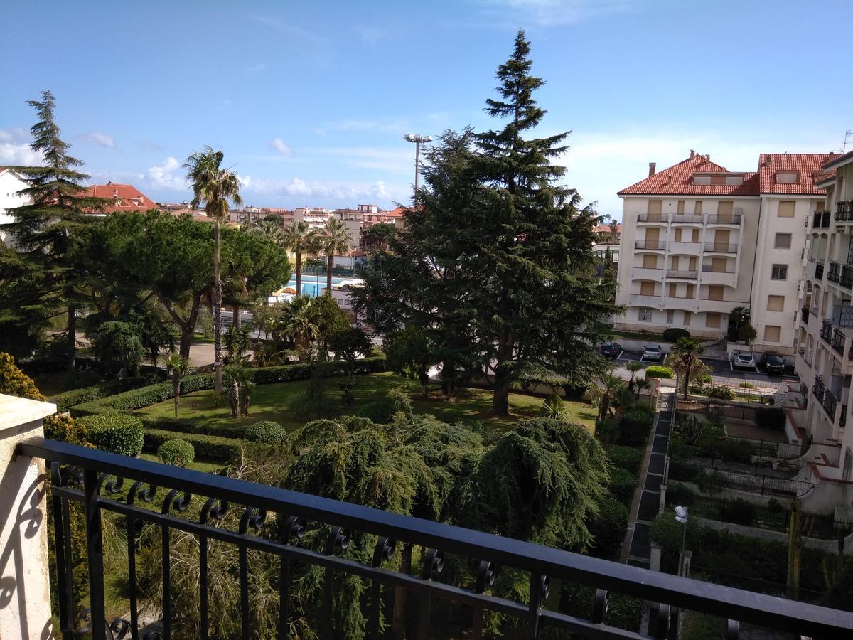 Condominio Ariazzurra S. Bart. San Bartolomeo Al Mare Extérieur photo