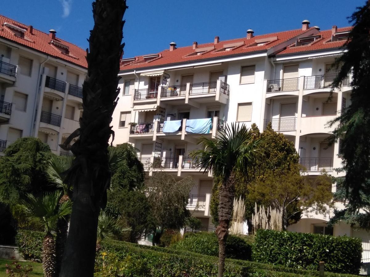 Condominio Ariazzurra S. Bart. San Bartolomeo Al Mare Extérieur photo